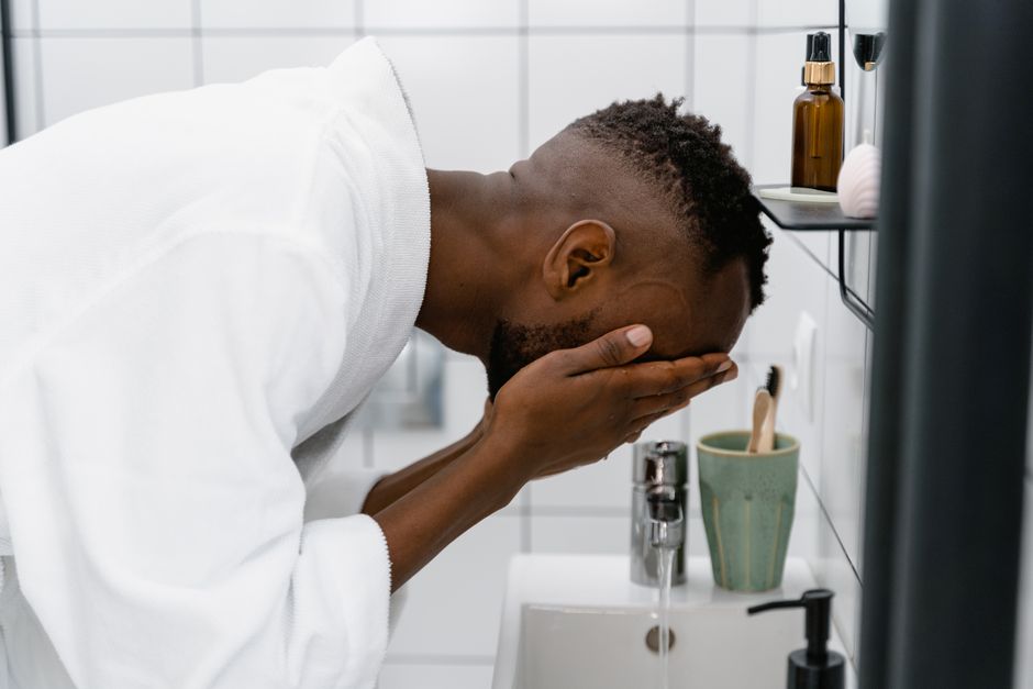 Cuidados com a pele crescem entre homens no Brasil